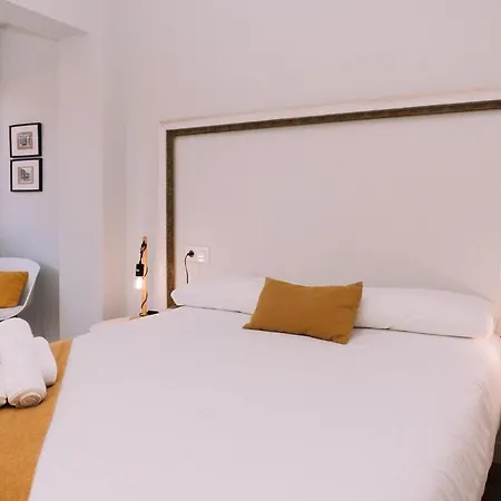 Amplio Con Luz Y Encanto By דירה